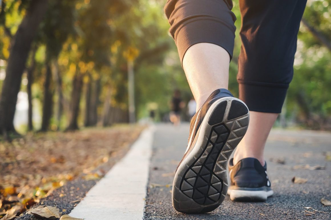 4 benefícios de fazer caminhada para a sua saúde!